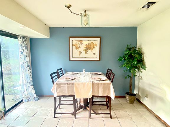 3rd image of 517 Cardinal Dr