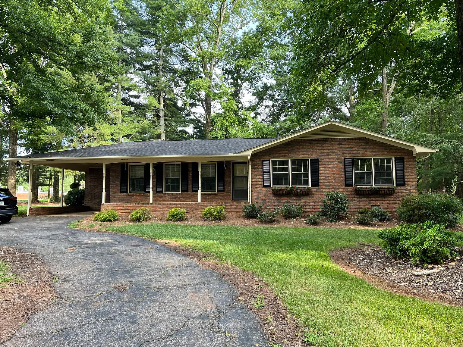 3 bed, 1.5 bath, 1478 sqft, $1,800 — Photo 1