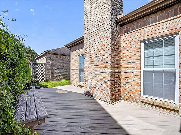 10310 Chevy Chase Dr — Photo 49
