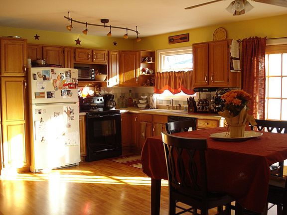 Large, Bright Kitchen