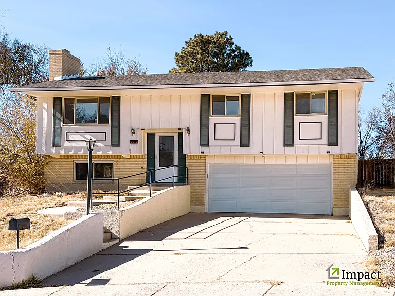 2010 Wooten Ln — Photo 2