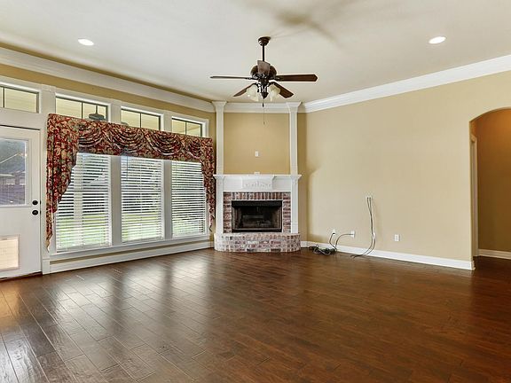 2nd image of 404 Half Moon Ln
