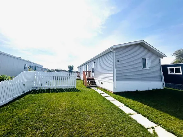 19 N Eastbrook Dr E, Brooks, AB T1R 0H9