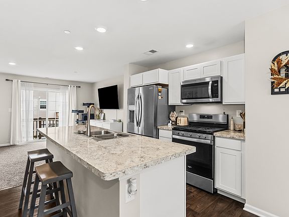 2nd image of 3745 Bailey Rd