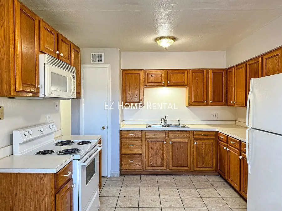 2 Weeks Free Rent Move In Today & Save! — Photo 4