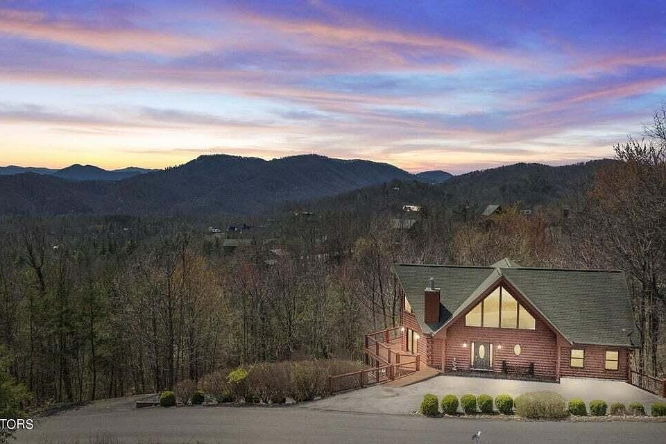 1st image of 2734 Cats Paw Ln