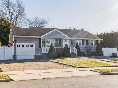 5 Haven Lane, Old Bethpage, NY, 11804