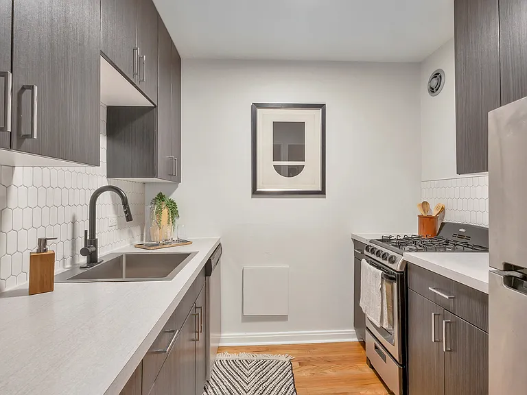 611 East 11th — Photo 10