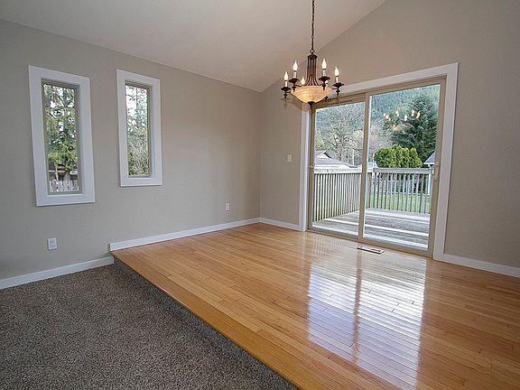 5th image of 416 Taylor Pl NE