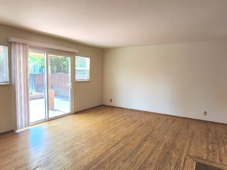 1022 143rd Ave — Photo 3