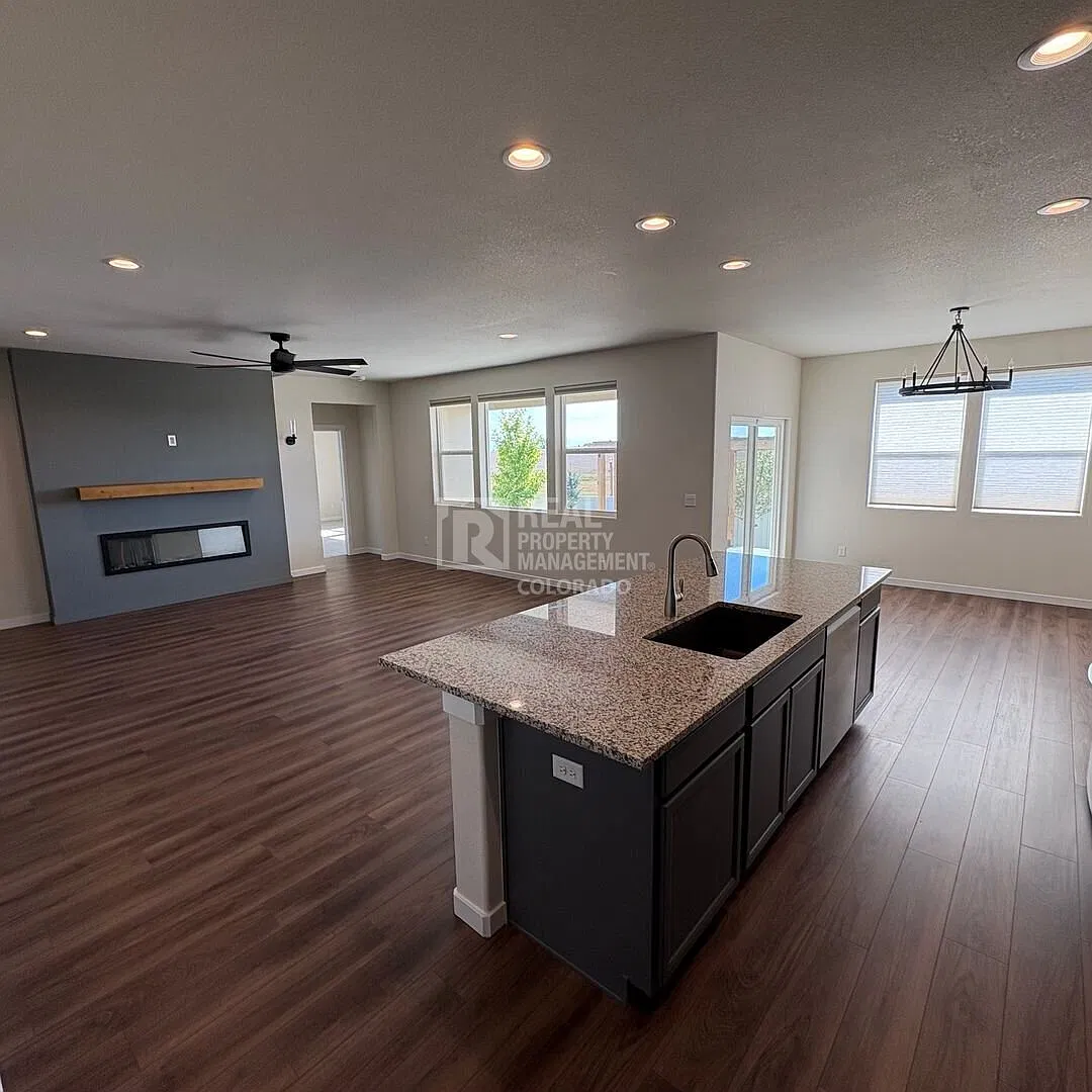 4 bed, 4.0 bath, 3496 sqft, $3,695 — Photo 3