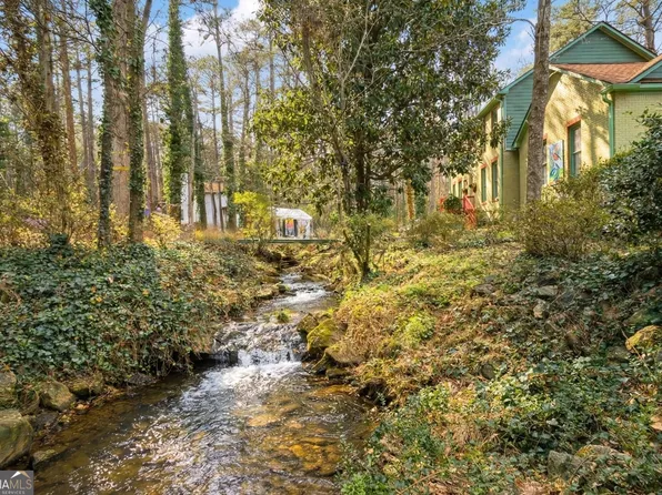 445 Longleaf Dr, Roswell, GA 30075