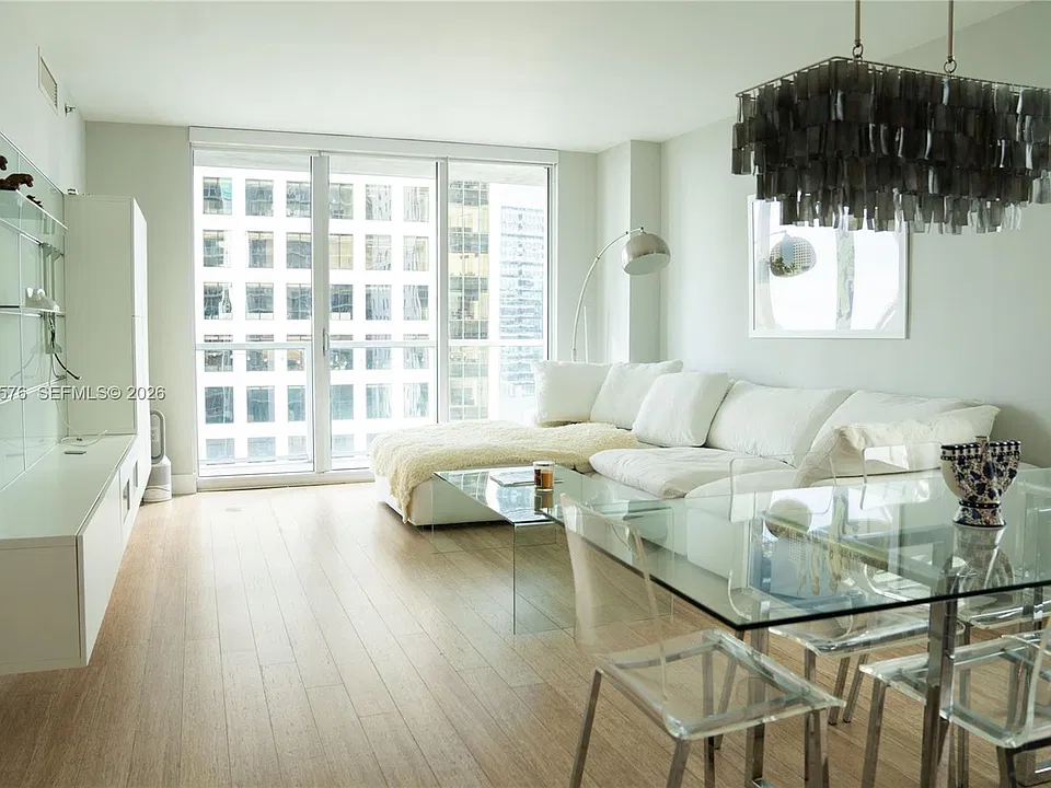 500 Brickell Ave #1910