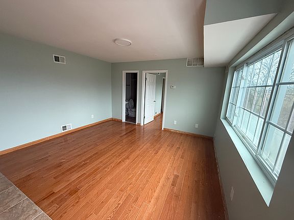 3rd image of 753 Quincy Ave #2
