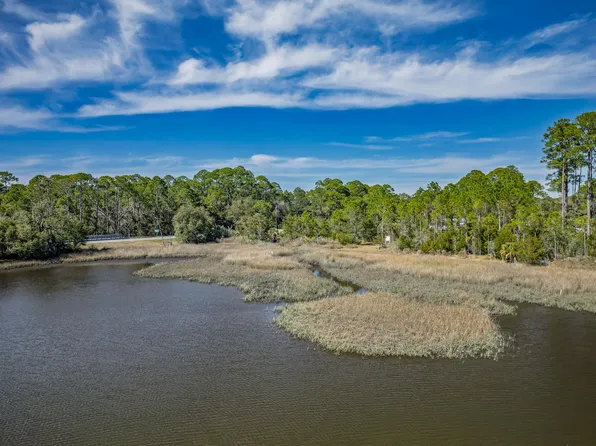 3 Chattahoochee St, Panacea, FL 32346