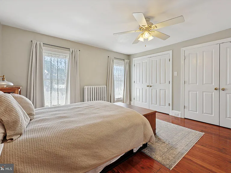 466 Conarroe St #1/2 — Photo 25