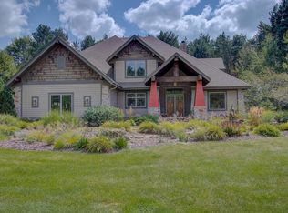 2400 Faire Lakes Pkwy, Hartland, WI 53029