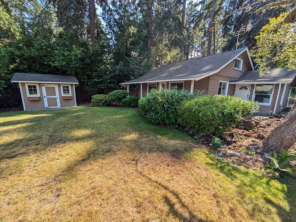 10121 Lake Steilacoom Dr SW