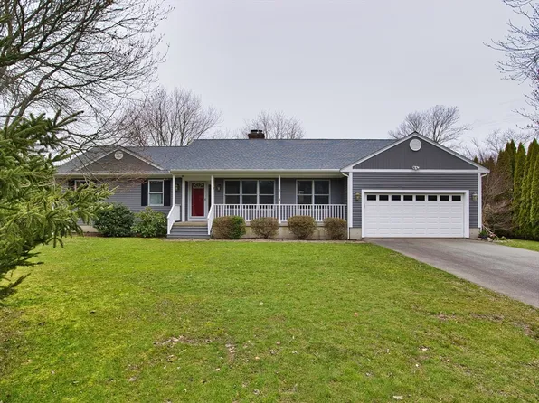 52 Bluegrass Dr, Middletown, RI 02842
