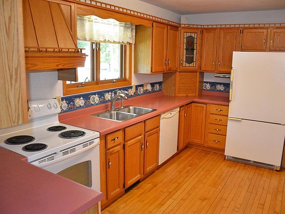 4th image of 414 S 8th St