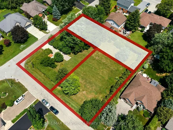 8 Northlawn Ave, Hamilton, ON L8B 0E4