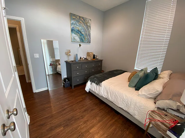 1057 W Grand Ave #4S — Photo 8