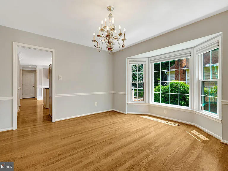 8995 Parliament Dr — Photo 22
