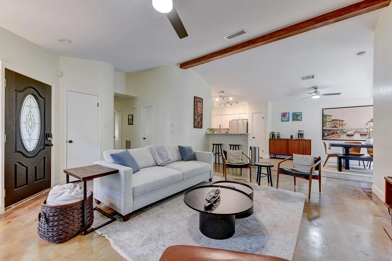 3 bed, 2.0 bath, 1228 sqft, $2,499 — Photo 3