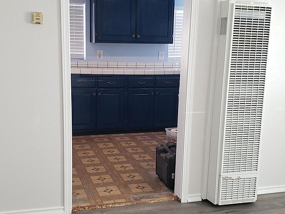 4th image of 1027 Hoover Ave