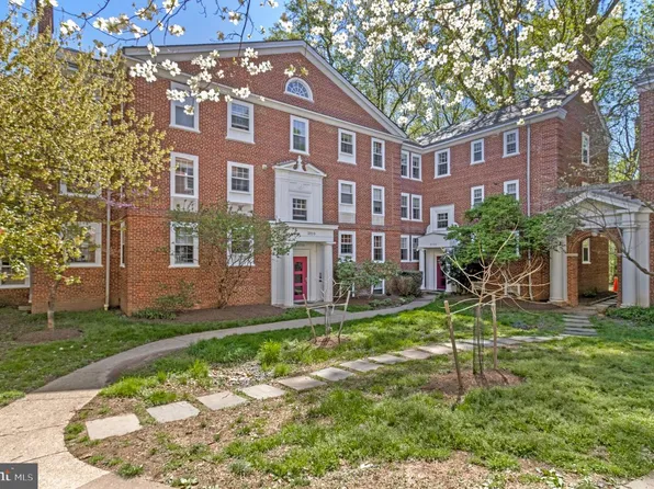 3720 39th St NW APT E167, Washington, DC 20016