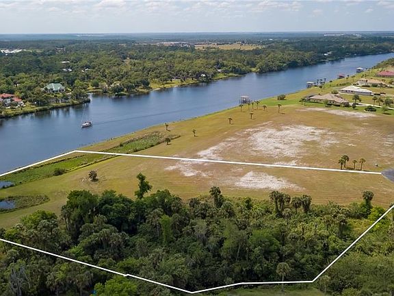 3rd image of 2540 Caloosa Shores Dr