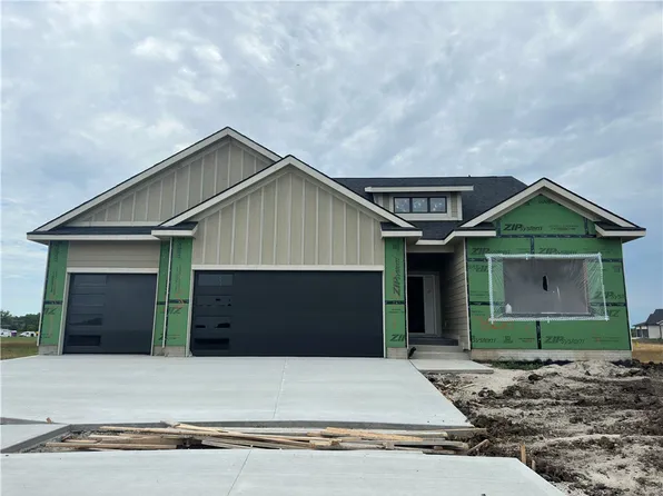 8230 Buckley Ct, Johnston, IA 50131