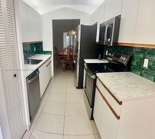 1400 SW 124th Ter #302Q — Photo 3