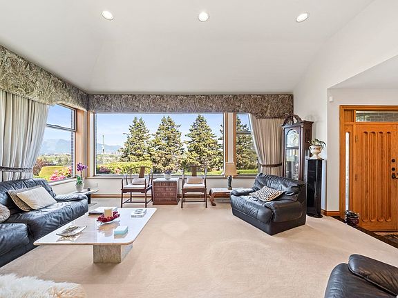 3rd image of 4233 Quesnel Dr