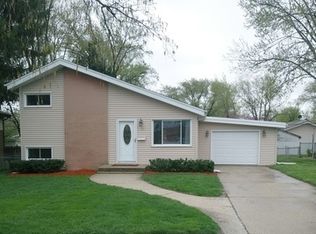 721 W Roy Dr, Villa Park, IL 60181