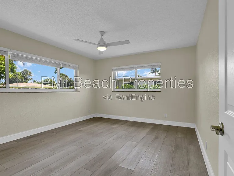 350 NE 29th St — Photo 17