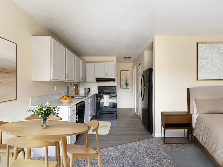 Straight Creek Apartments — Photo 4