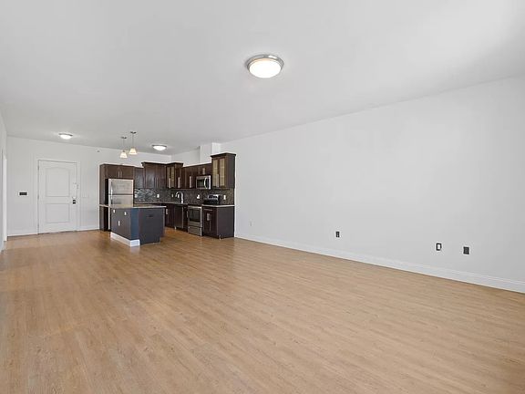 3rd image of 6400 Jefferson St #206MGMT
