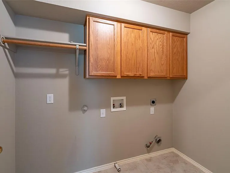 2633 Bolton St — Photo 16