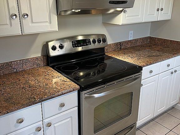 Kitchen- Granite & Stainless