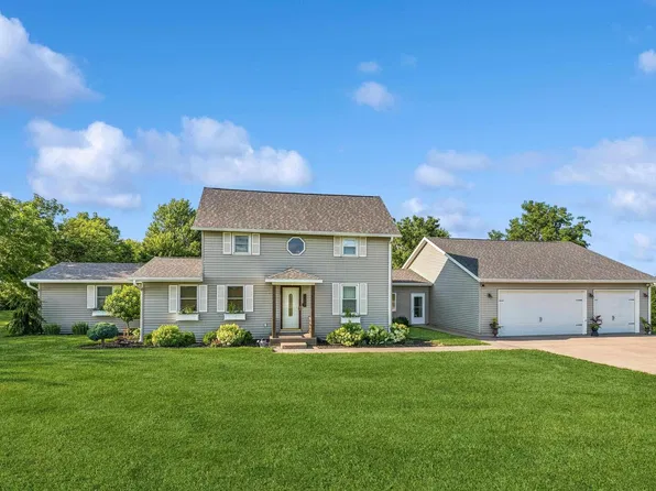 4560 170th St, Clinton, IA 52732