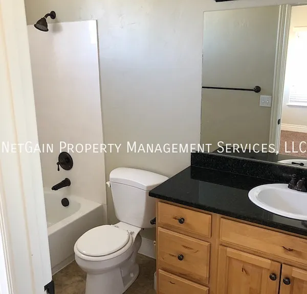 576 W 1045 N #B9 — Photo 5
