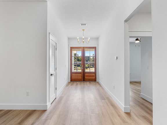 5th image of 5870 Congress St
