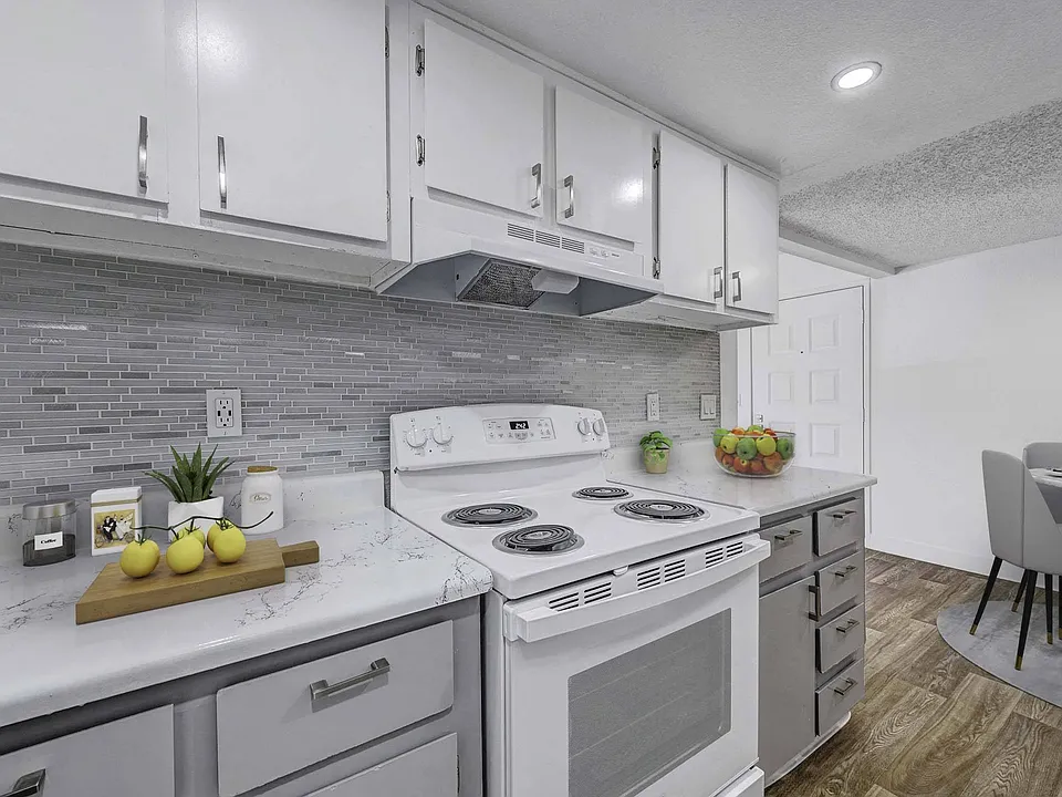 Sundance Village Apts
