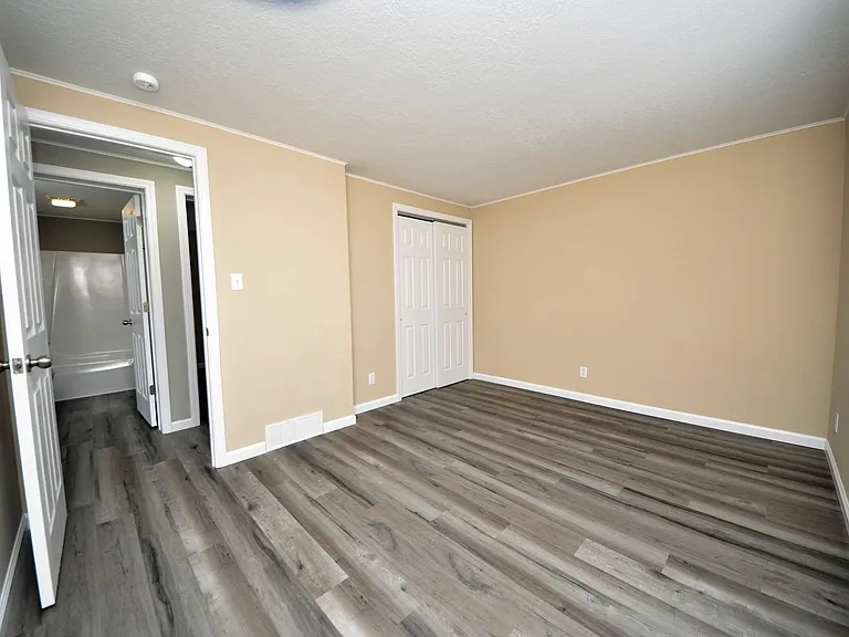 206 S Morgan St — Photo 11