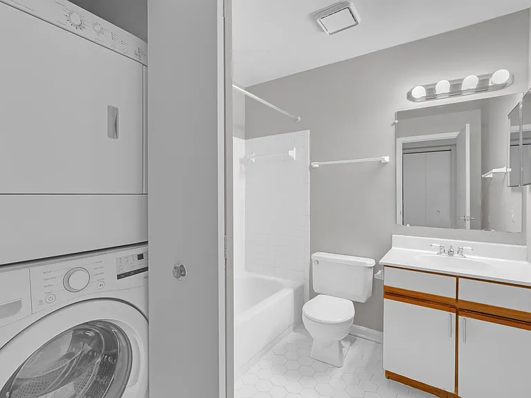 1639 Carriage House Ter #C — Photo 9