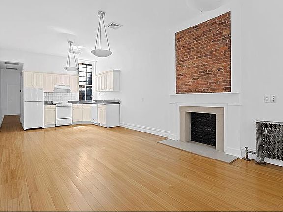 2nd image of 126 E 19th St #1F