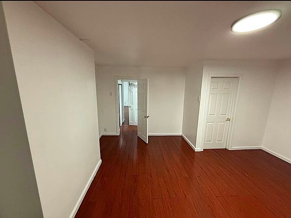 4th image of 212 Pennsylvania Ave #3