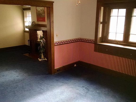 Dining room with built-ins