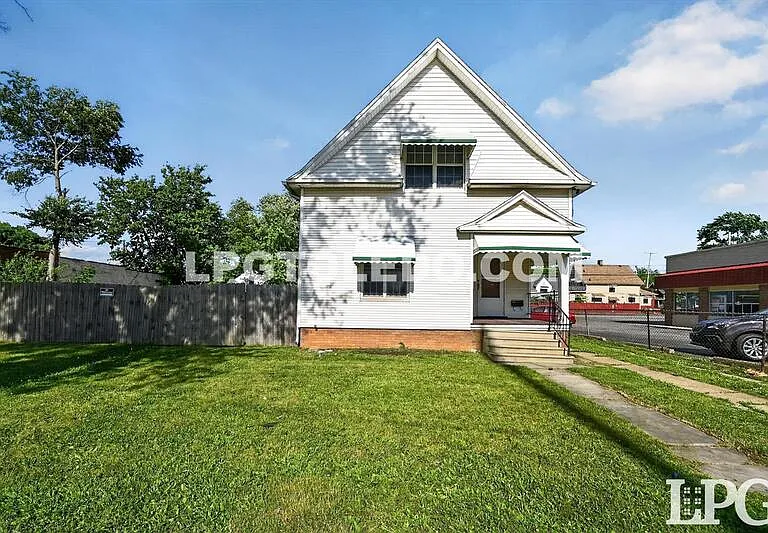 3318 Stickney Ave — Photo 1
